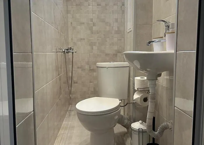 Bright, Centre, 1br , Next To