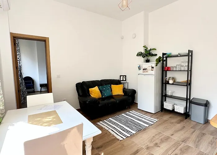 Bright, Centre, 1br , Next To *