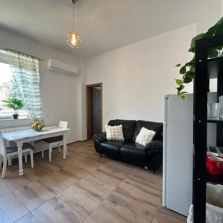 Bright, Centre, 1br , Next To *