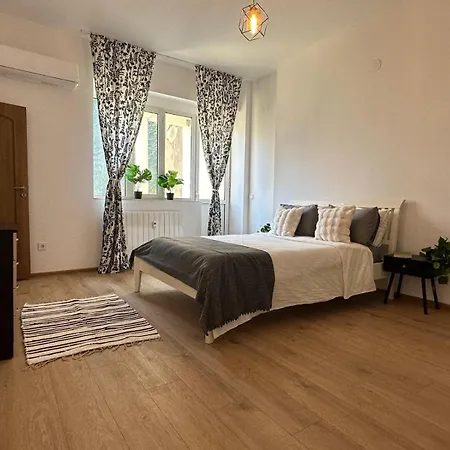Bright, Centre, 1br , Next To Apartmán Sofie