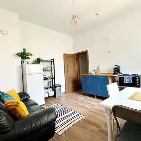 Bright, Centre, 1br , Next To *