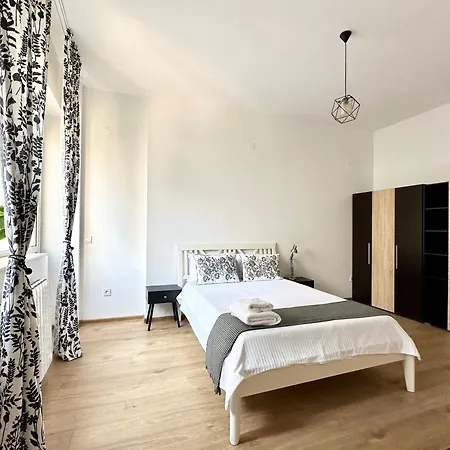 شقة Bright, Centre, 1br , Next To *