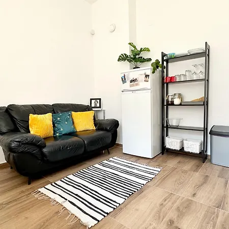Bright, Centre, 1br , Next To شقة