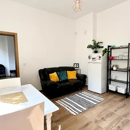 Bright, Centre, 1br , Next To *