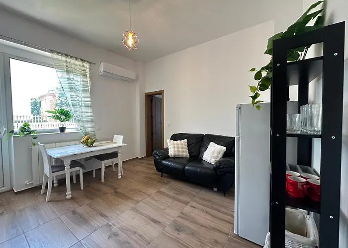 Bright, Centre, 1br , Next To *