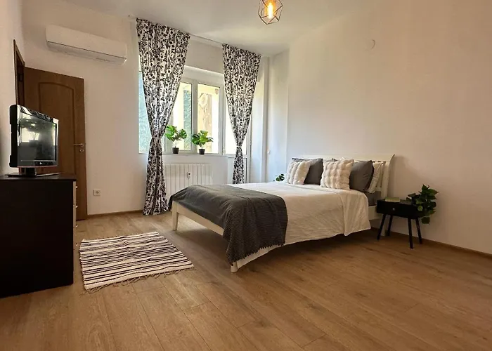 Bright, Centre, 1br , Next To Lejlighed Sofia