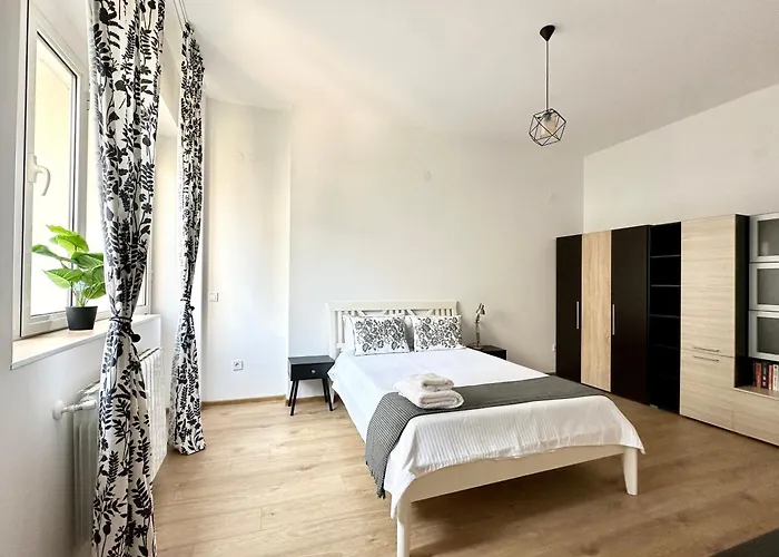 Lejlighed Bright, Centre, 1br , Next To *