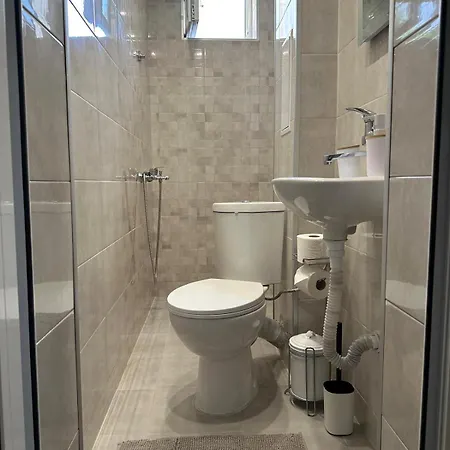 Bright, Centre, 1br , Next To